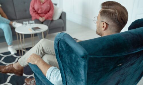 A therapist looking to niche in order to find their ideal clients through the Booked & Balanced in Private Practice course